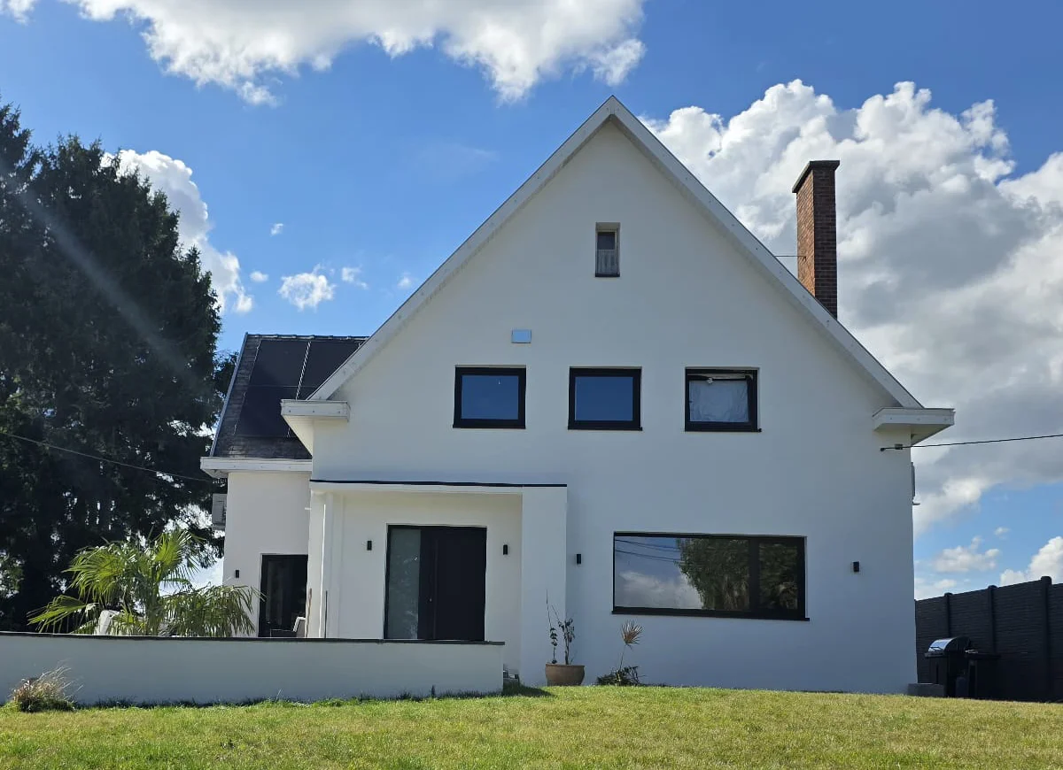 Maison avec crépi fraichement rénovée